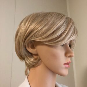 NWT 8-10” Honey pale blonde wig layer crop pixie unisex mens womens short